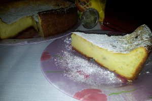 Prajitura fina cu crema spumoasa de branza si pepite de ciocolata neagra