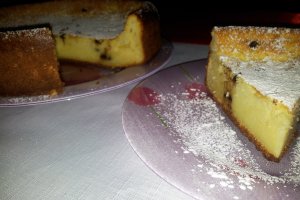 Prajitura fina cu crema spumoasa de branza si pepite de ciocolata neagra