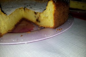 Prajitura fina cu crema spumoasa de branza si pepite de ciocolata neagra