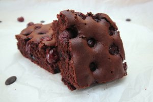 Prajitura cu visine si chipsuri de ciocolata
