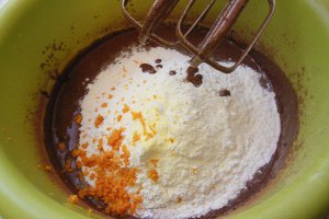 Prajitura cu foi cu cacao si branza dulce