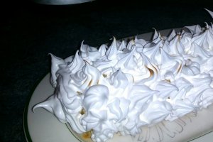 Rulada cu lemon curd si bezea