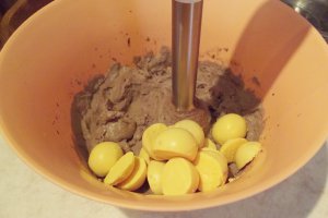 Oua umplute cu pate de casa