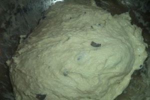 Paine alba cu masline negre si seminte