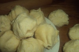 Cornulete fragede cu dulceata