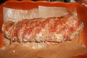 Rulada de porc cu ciuperci si carnat de casa