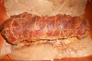 Rulada de porc cu ciuperci si carnat de casa