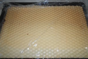 Ciocolata de casa cu alune de padure si visine din visinata