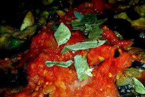 Curry de vinete in sos dulce acrisor de rosii