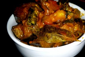Curry de vinete in sos dulce acrisor de rosii
