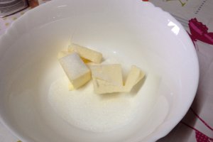 Tort de ciocolata, portocale si nuci pentru o dubla aniversare
