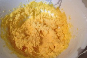 Tort de ciocolata, portocale si nuci pentru o dubla aniversare