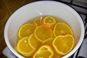 Tort de ciocolata, portocale si nuci pentru o dubla aniversare