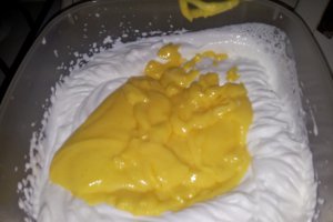 Tort de ciocolata, portocale si nuci pentru o dubla aniversare