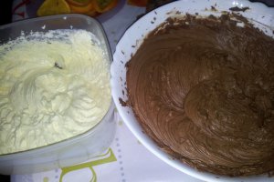 Tort de ciocolata, portocale si nuci pentru o dubla aniversare