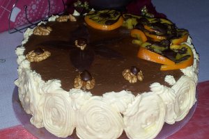 Tort de ciocolata, portocale si nuci pentru o dubla aniversare