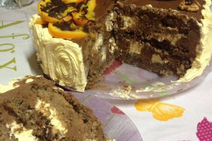 Tort de ciocolata, portocale si nuci pentru o dubla aniversare