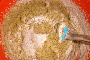Tort aniversar cu crema de ganache cu nuci caramelizate