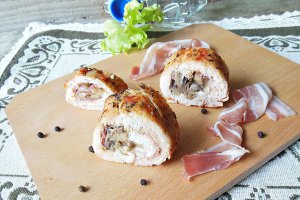 Rulada de pui cu ciuperci si bacon