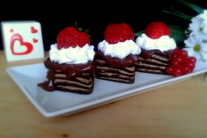 Tortulete-inima din clatite cu cacao si crema de ganache