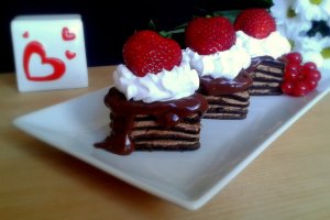 Tortulete-inima din clatite cu cacao si crema de ganache