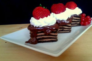 Tortulete-inima din clatite cu cacao si crema de ganache
