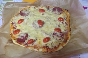 Pizza cu ce ai prin frigider