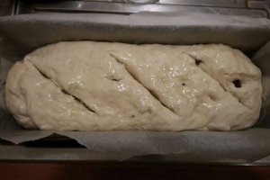 Paine cu masline si nu numai