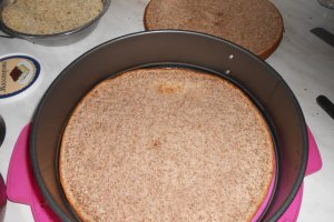 Tort cu mascarpone, ciocolata si visine