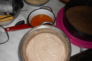 Tort cu mascarpone, ciocolata si visine