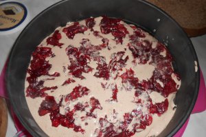 Tort cu mascarpone, ciocolata si visine