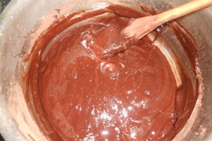 Tort cu mascarpone, ciocolata si visine