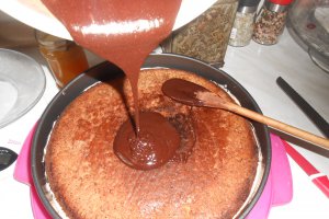 Tort cu mascarpone, ciocolata si visine