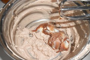 Tort cu mascarpone, ciocolata si visine