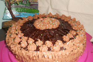 Tort cu mascarpone, ciocolata si visine