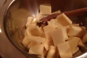 Tort cu ciocolata si zmeura