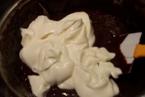 Tort cu ciocolata si zmeura
