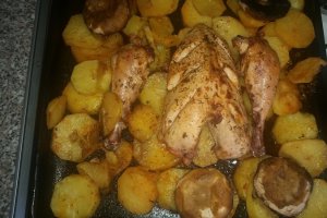 Piept de pui aromat cu cartofi la cuptor