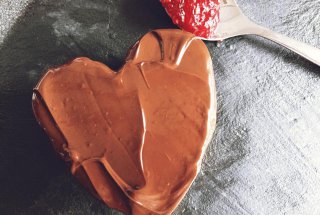Inima invelita in ciocolata umpluta cu zmeura si lavanda (ultra rapid)