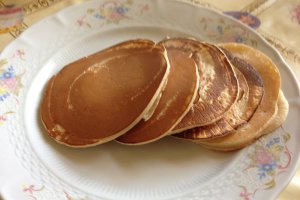 Pancakes cu dulceata de capsuni