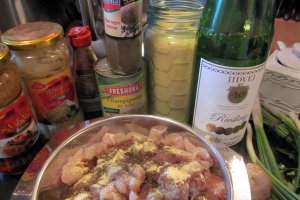 CLĂTITE APERITIV CU PUI, CIUPERCI, BAMBUS ȘI MUGURI DE FASOLE