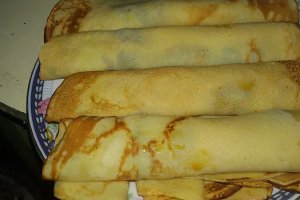 Clatite cu dulceata de cirese