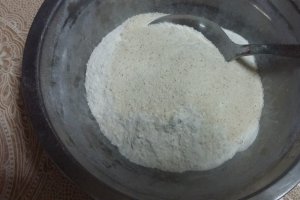 Rulada din albusuri cu crema de cocos si ciocolata