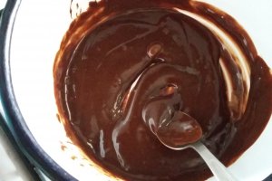 Rulada din albusuri cu crema de cocos si ciocolata