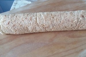 Rulada din albusuri cu crema de cocos si ciocolata