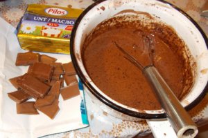 Prajitura cu foi cu nuca si crema de ciocolata