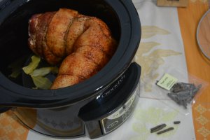Rulada din piept de porc la slow cooker Crock-Pot 4,7 L Digital