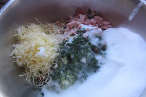 CHEC APERITIV CU PUI, ȘUNCĂ, CIUPERCI ȘI LEGUME