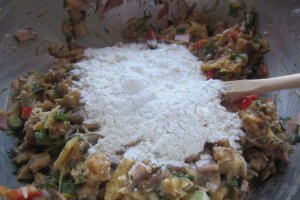 CHEC APERITIV CU PUI, ȘUNCĂ, CIUPERCI ȘI LEGUME