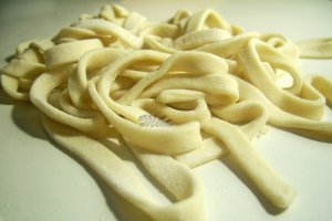 Tagliatelle de casa cu pui si ciuperci